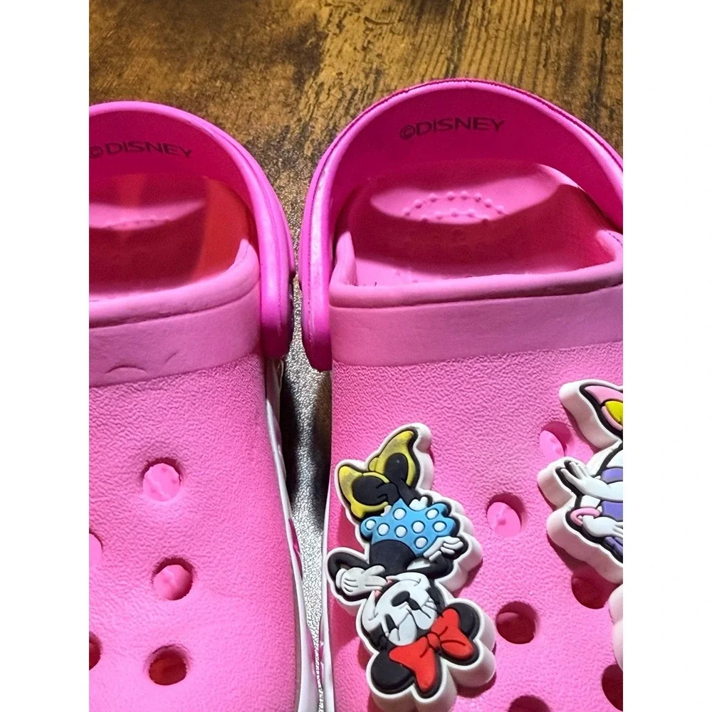 Little girl Disney Minnie Mouse and Daisy Duck light up crocs size 6.
